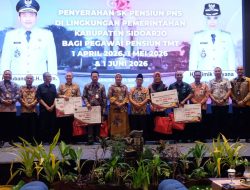 141 PNS Kabupaten Sidoarjo Terima SK Purna Tugas